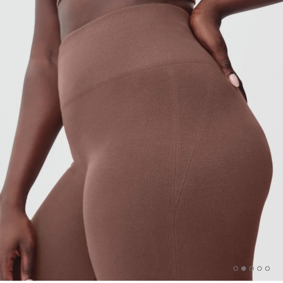 Everlane Seamless Bike Short and Tee in Acorn - Picture 2 of 8